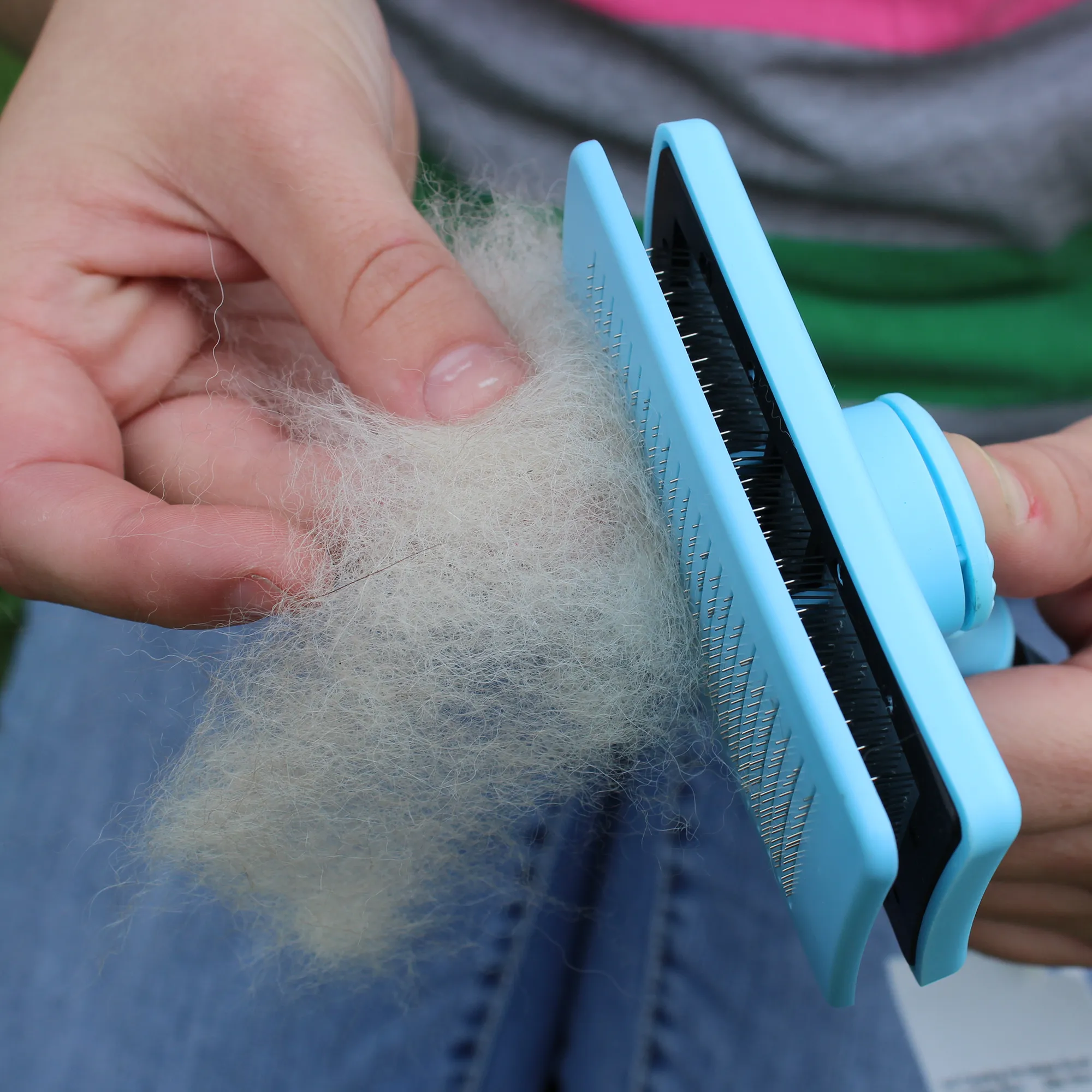 CuteNfuzzy Self Cleaning Pet Slicker Brush Closeout