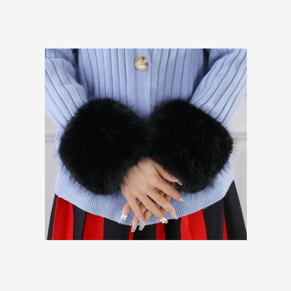 FAUX FUR CUFFS IN BLACK