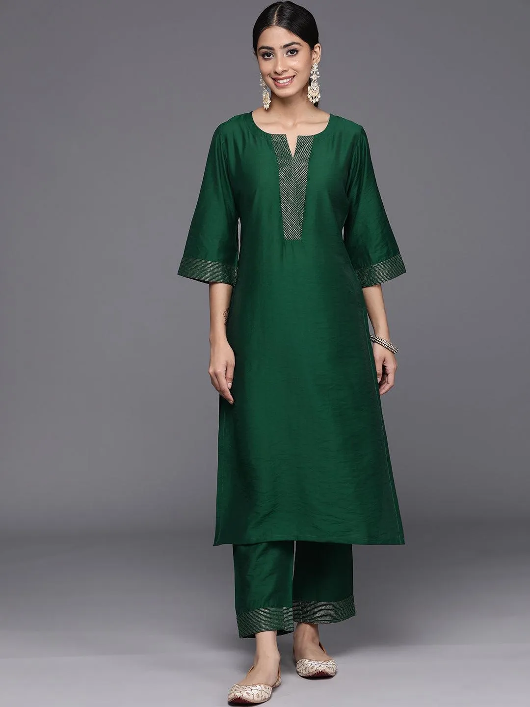 Green Solid Silk Blend Straight Kurta With Trousers