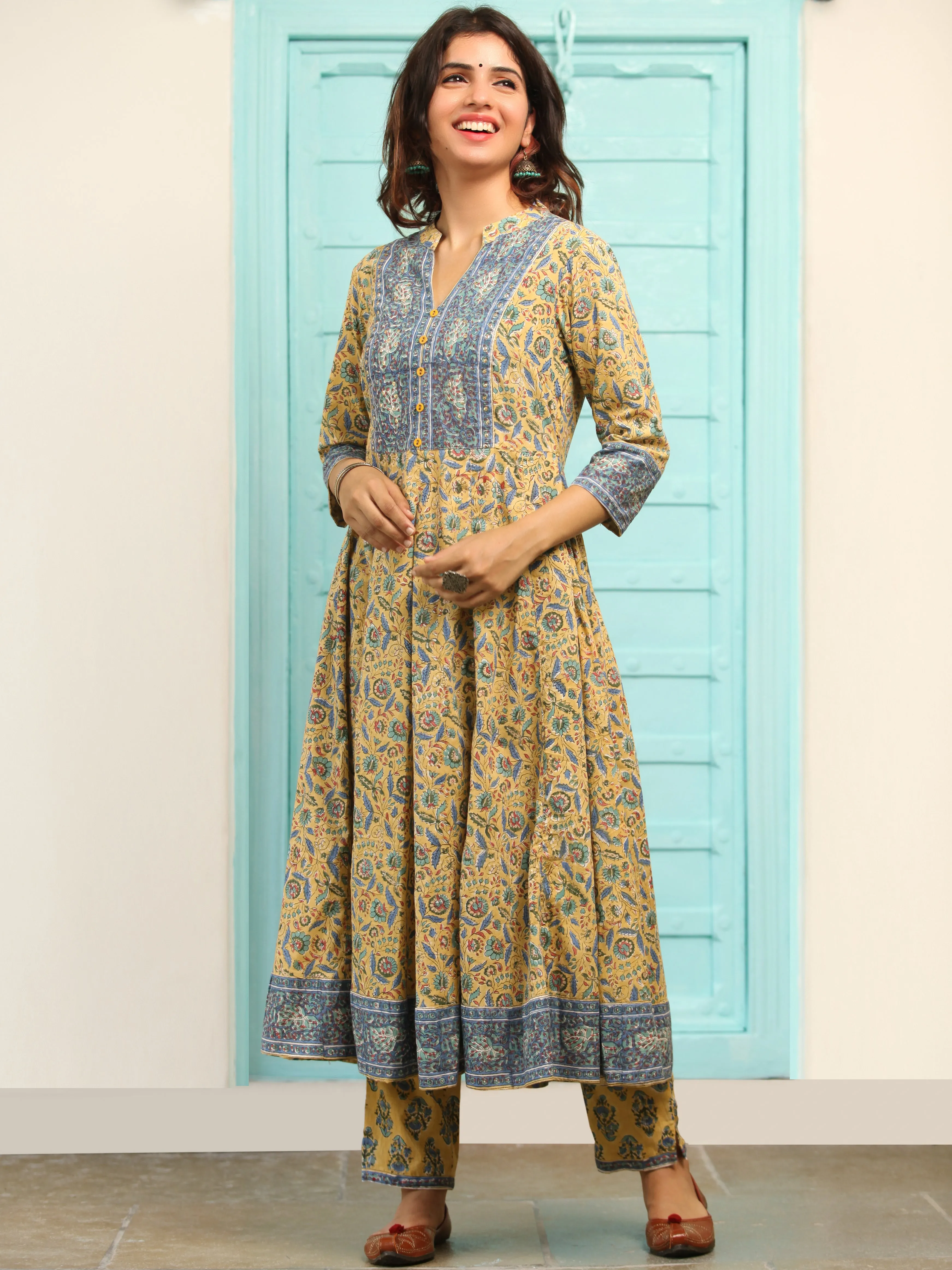 Jashn Mehroz Set Of Flared Kurta Pants Dupatta