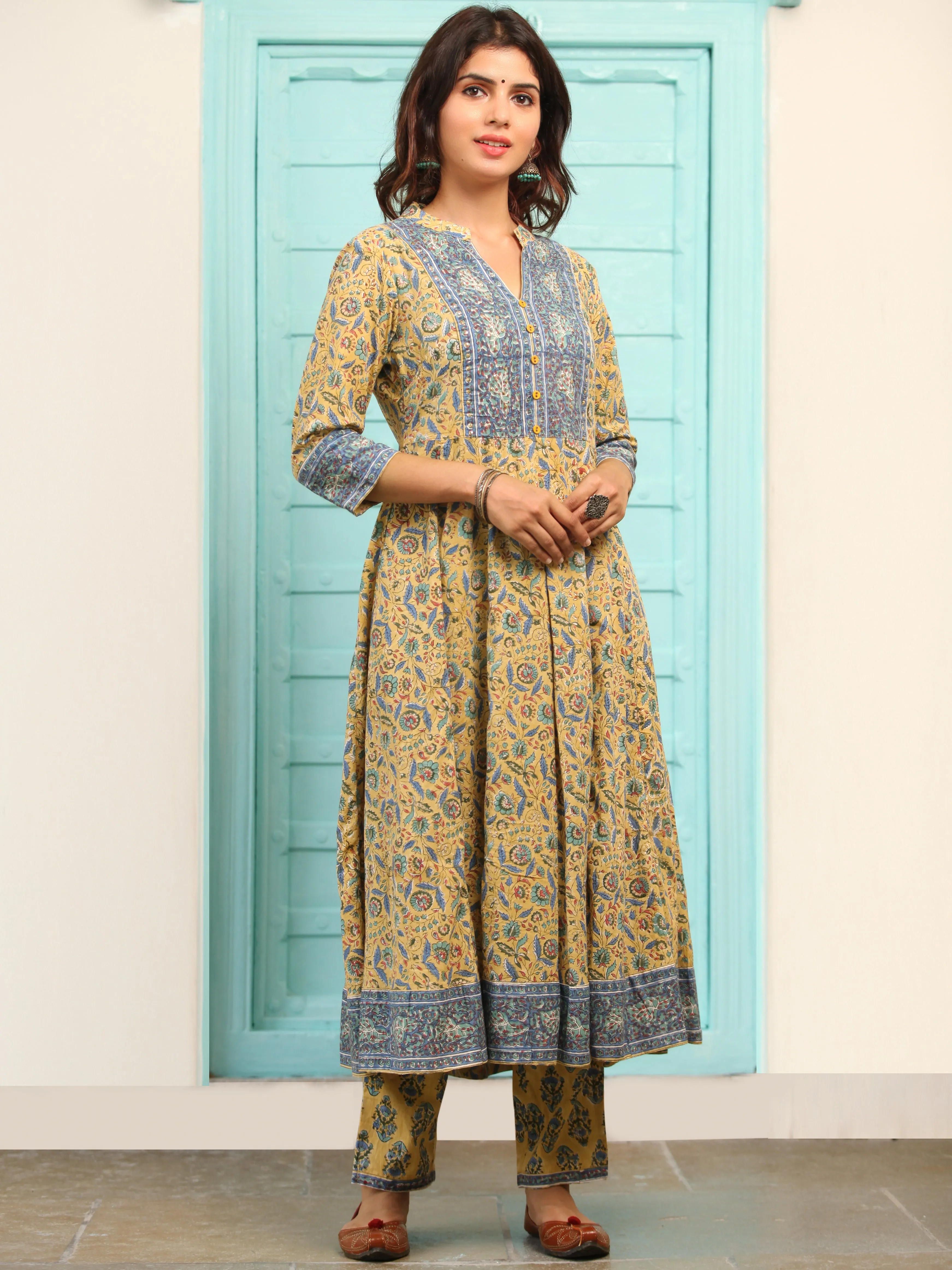 Jashn Mehroz Set Of Flared Kurta Pants Dupatta